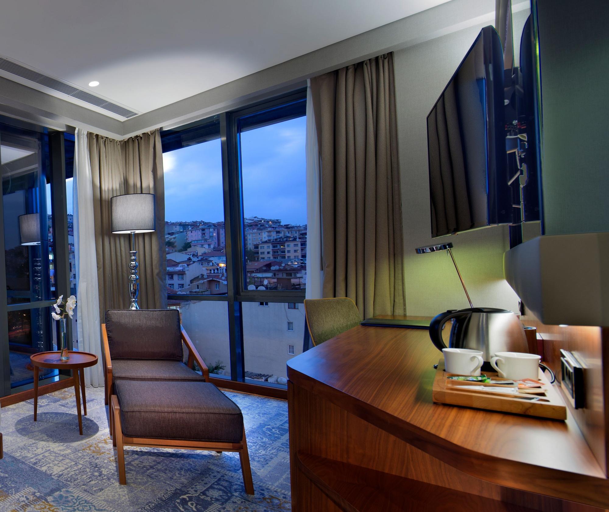 Doubletree By Hilton Istanbul - Piyalepasa Istambul Exterior foto A room at the hotel