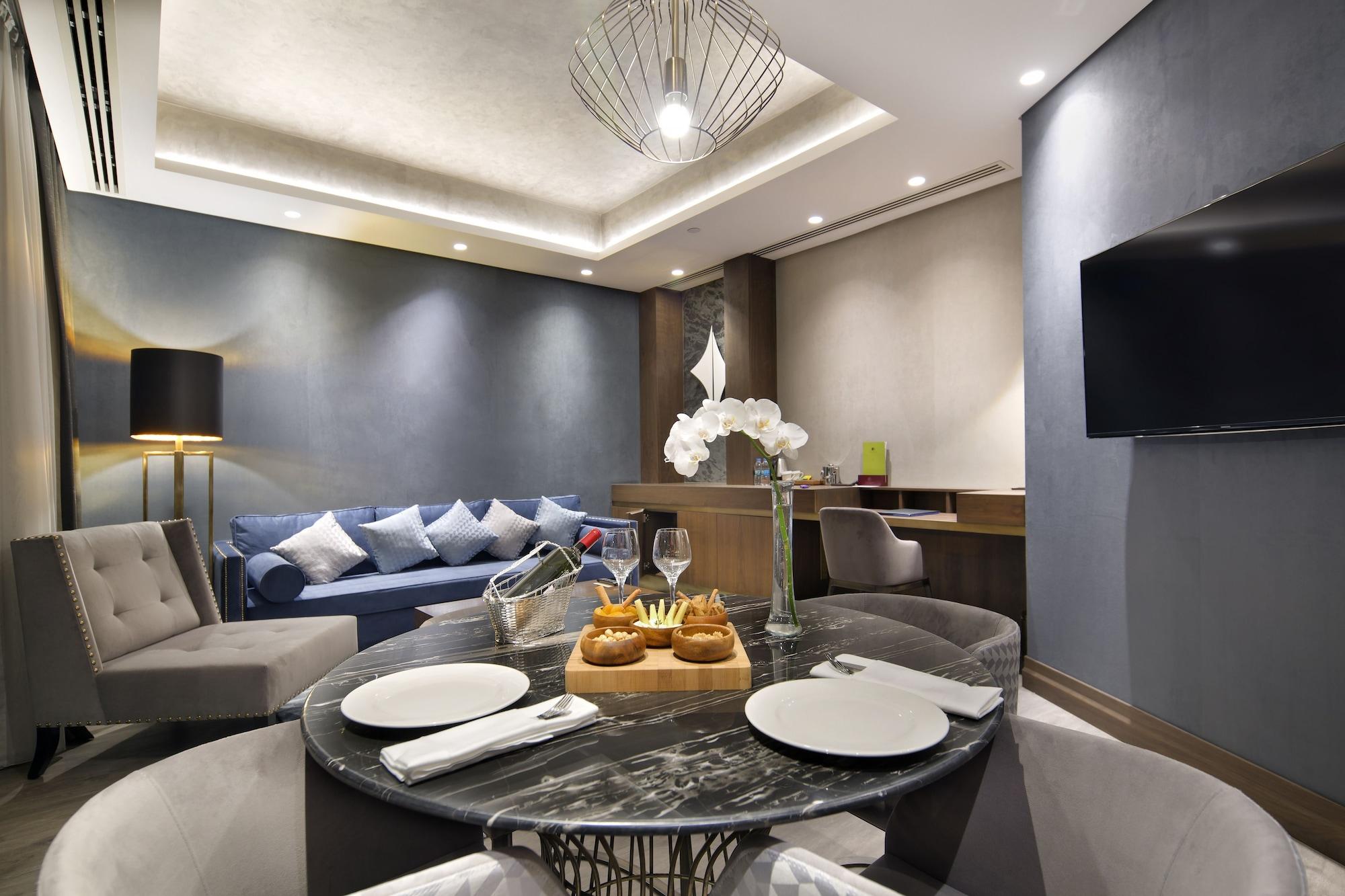 Doubletree By Hilton Istanbul - Piyalepasa Istambul Exterior foto The Residence, The Ritz-Carlton, Dubai