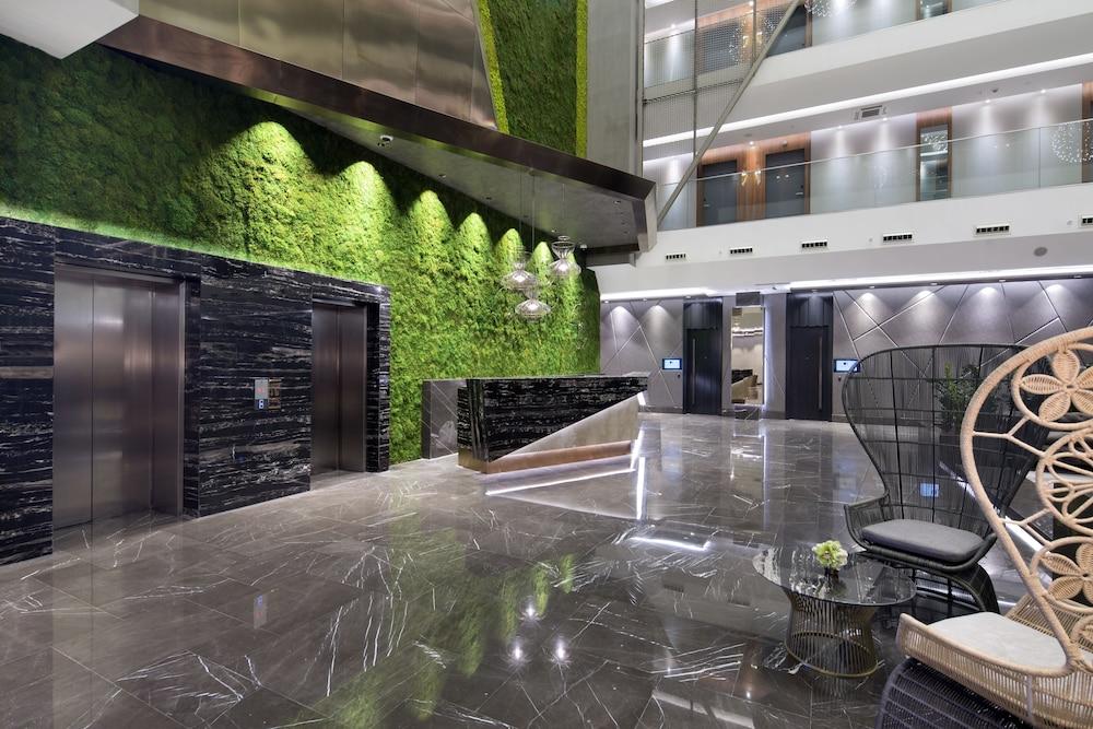 Doubletree By Hilton Istanbul - Piyalepasa Istambul Exterior foto Lobby