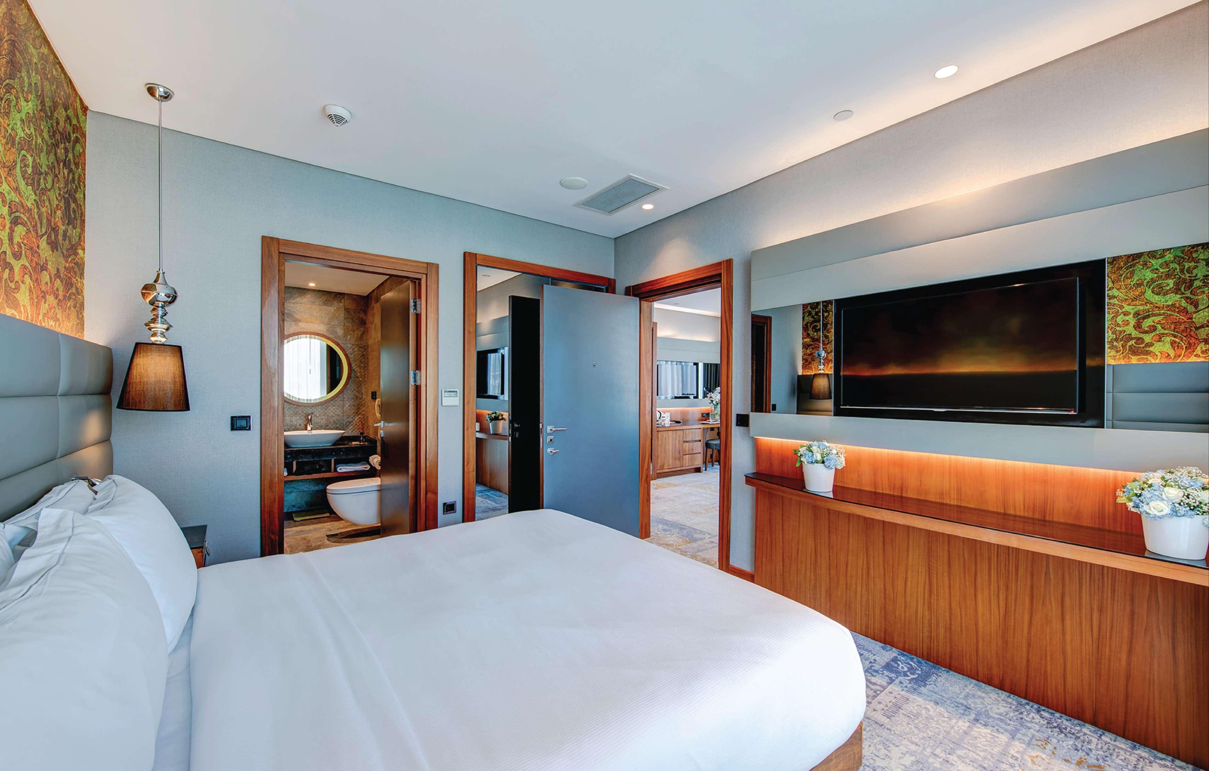 Doubletree By Hilton Istanbul - Piyalepasa Istambul Exterior foto Suite