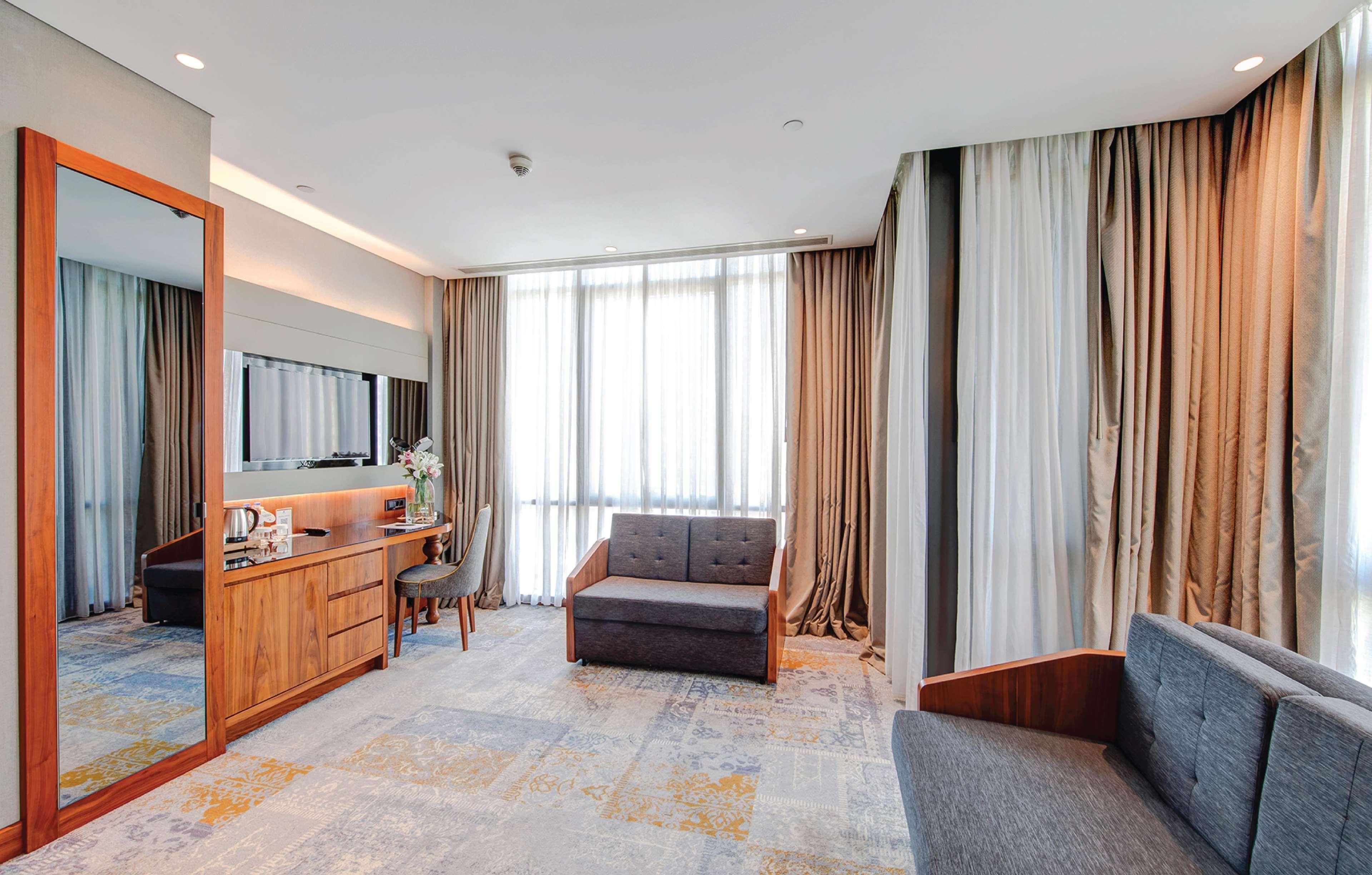 Doubletree By Hilton Istanbul - Piyalepasa Istambul Exterior foto A suite at the hotel