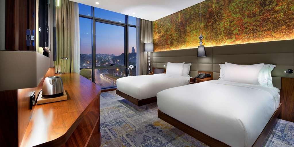 Doubletree By Hilton Istanbul - Piyalepasa Istambul Exterior foto