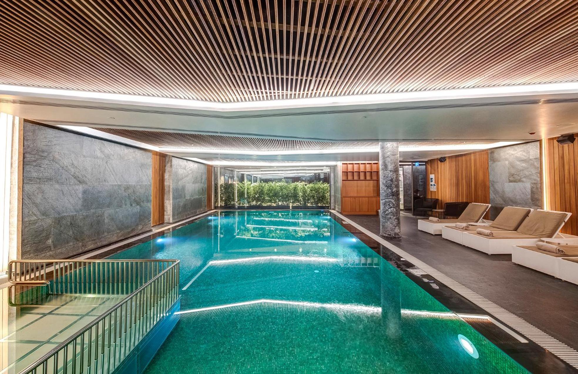 Doubletree By Hilton Istanbul - Piyalepasa Istambul Exterior foto The swimming pool at The Landmark