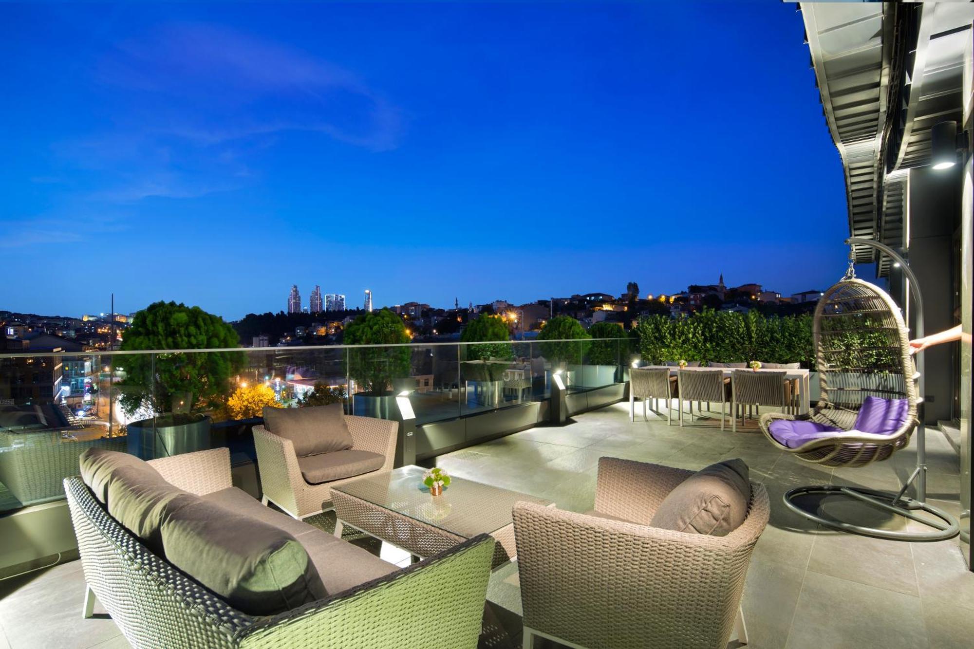 Doubletree By Hilton Istanbul - Piyalepasa Istambul Exterior foto The Sky Bar