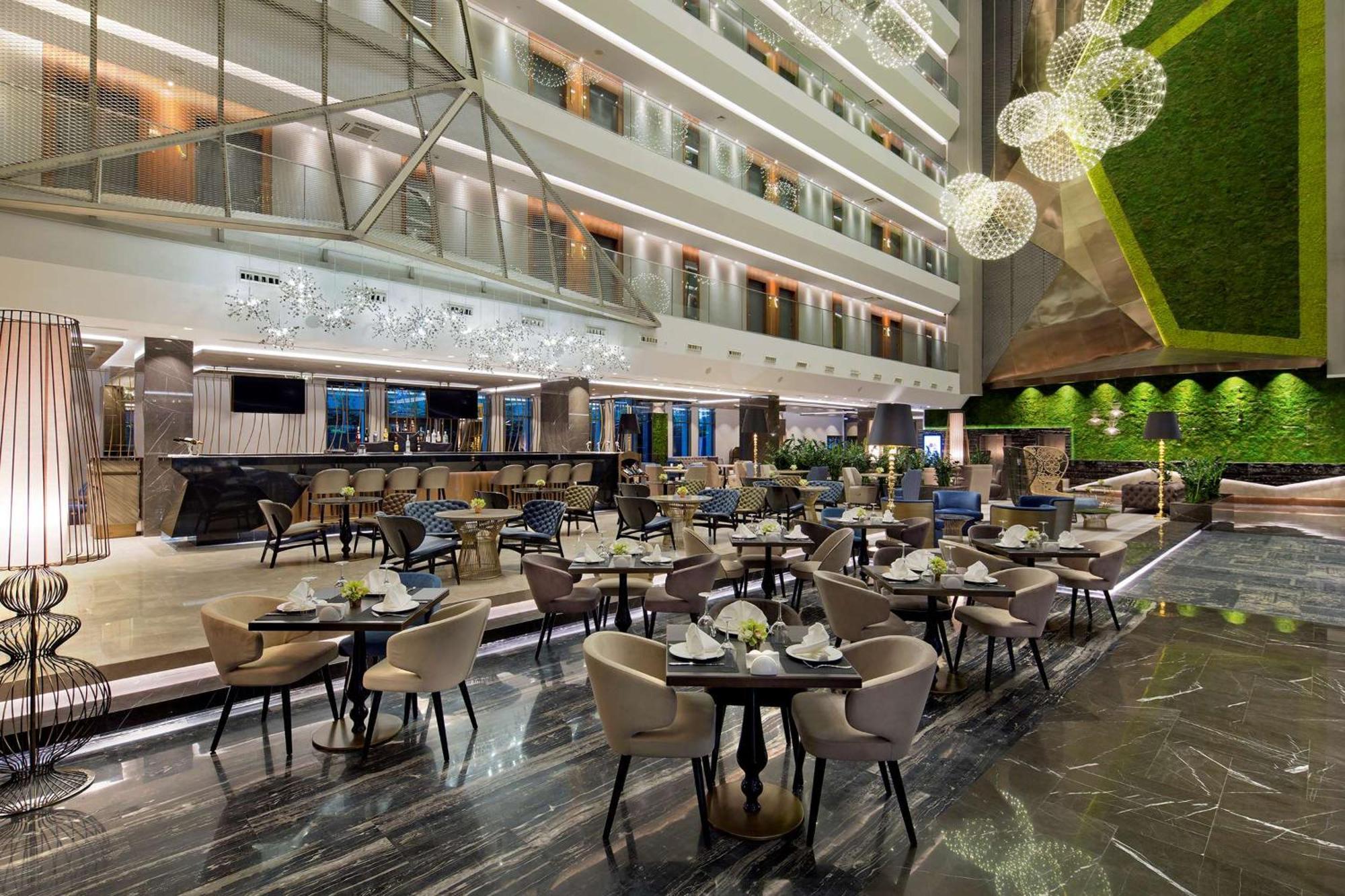 Doubletree By Hilton Istanbul - Piyalepasa Istambul Exterior foto The lobby
