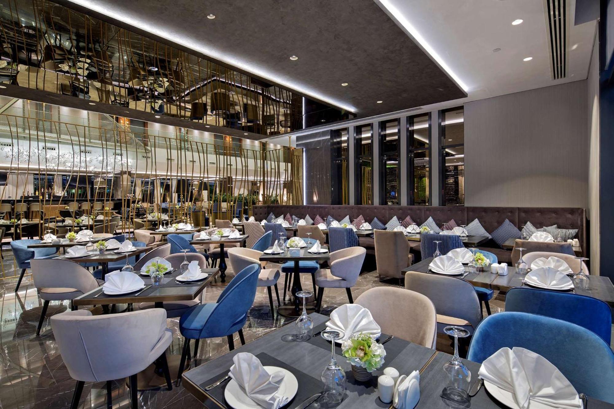 Doubletree By Hilton Istanbul - Piyalepasa Istambul Exterior foto The interior of the restaurant