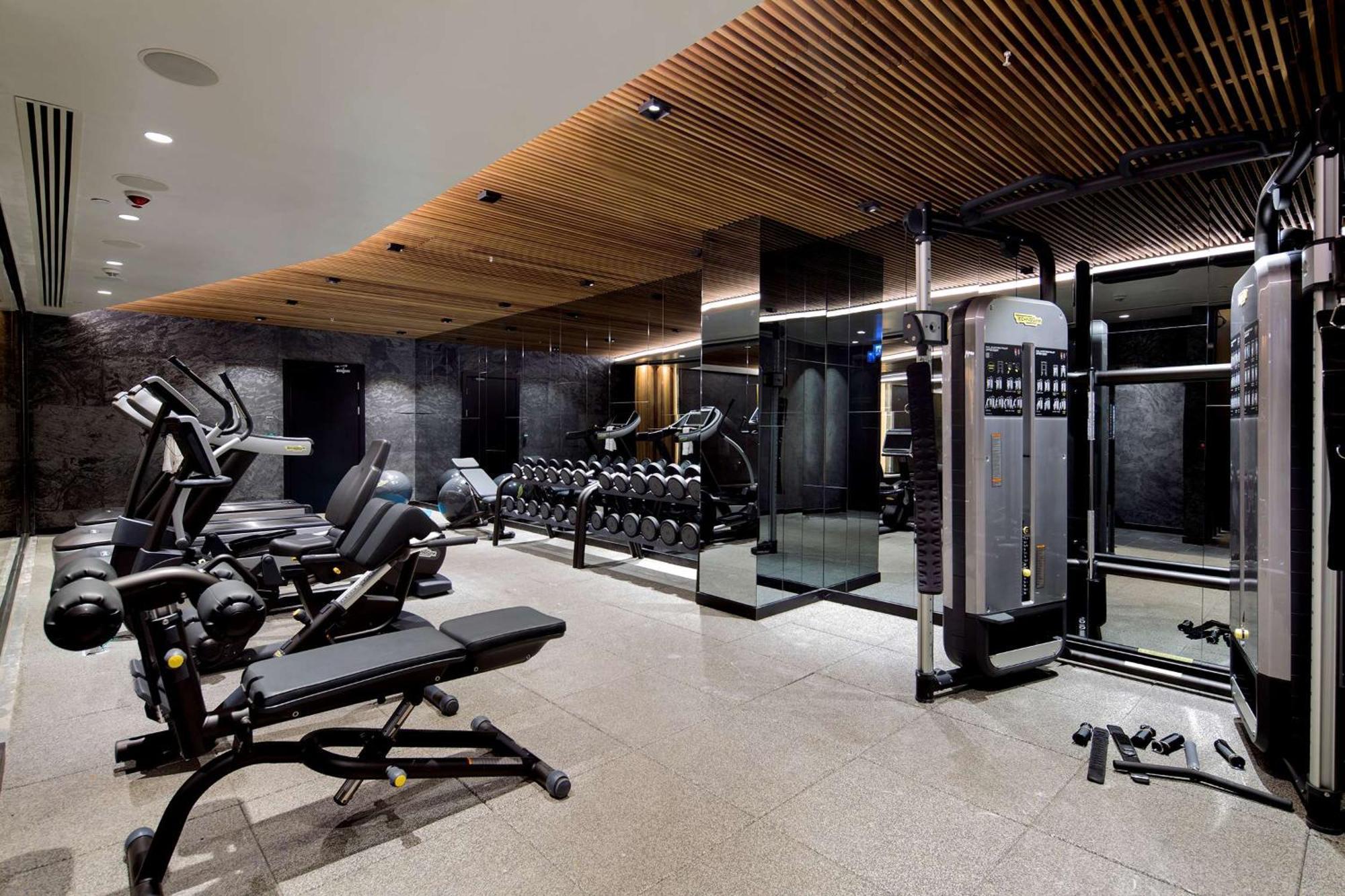 Doubletree By Hilton Istanbul - Piyalepasa Istambul Exterior foto The gym at the hotel