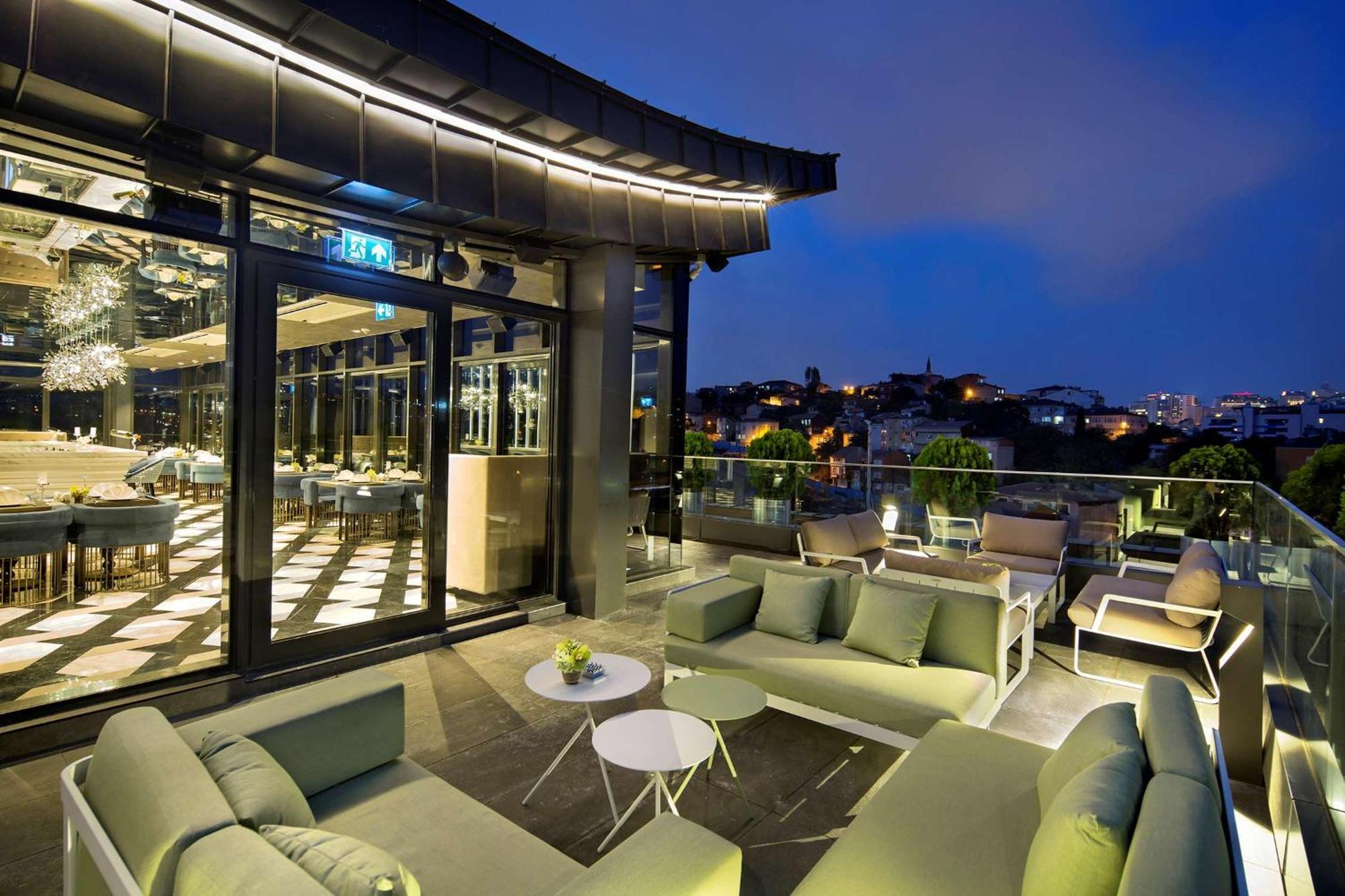 Doubletree By Hilton Istanbul - Piyalepasa Istambul Exterior foto The Sky Bar