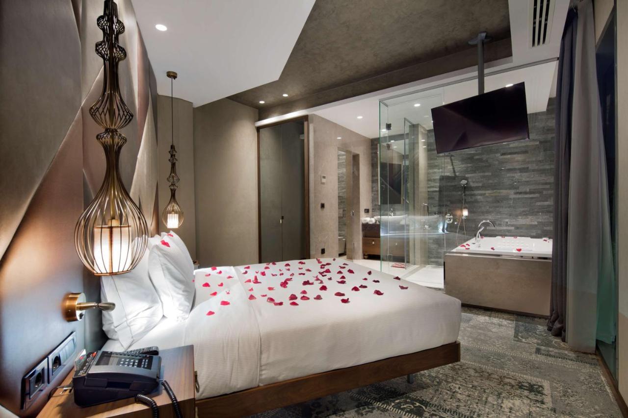 Doubletree By Hilton Istanbul - Piyalepasa Istambul Exterior foto A room at the hotel