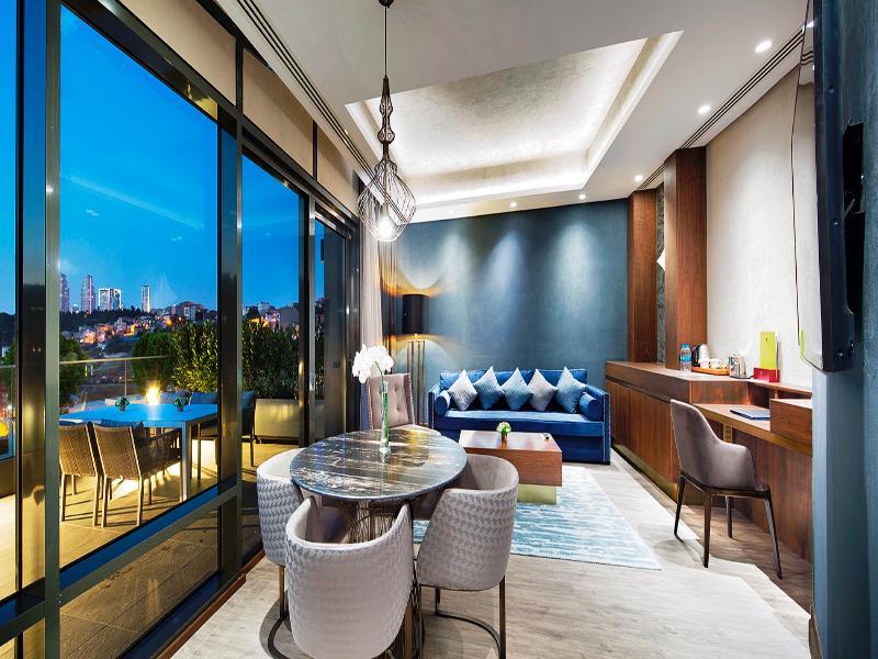 Doubletree By Hilton Istanbul - Piyalepasa Istambul Exterior foto The living room of a Sky Suite